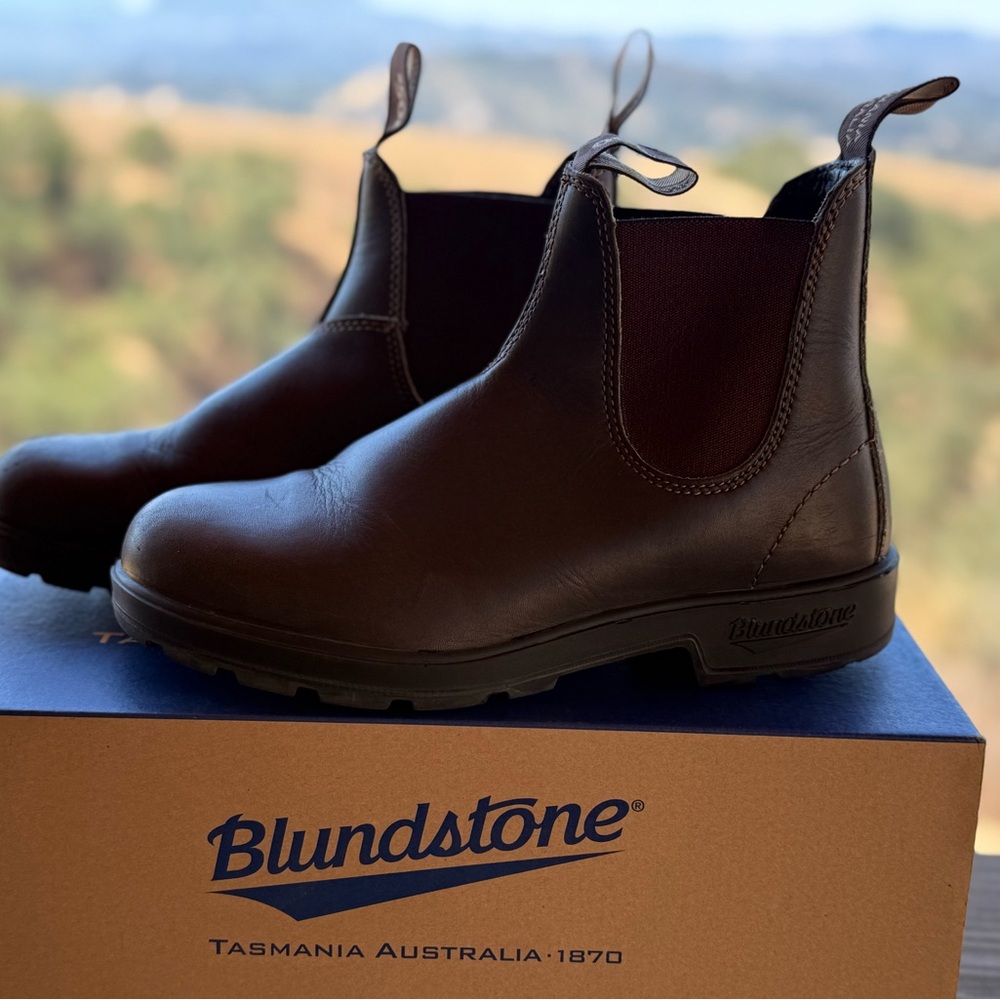 Blundstone women’s 500. Size 8.